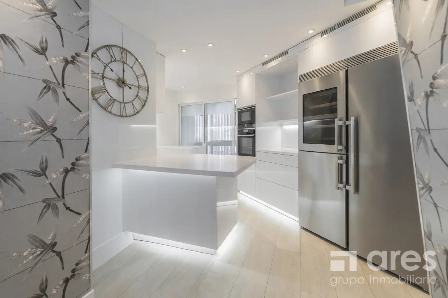 Kitchen of Flat for sale in Madrid  with Air Conditioner, Heating and Private garden