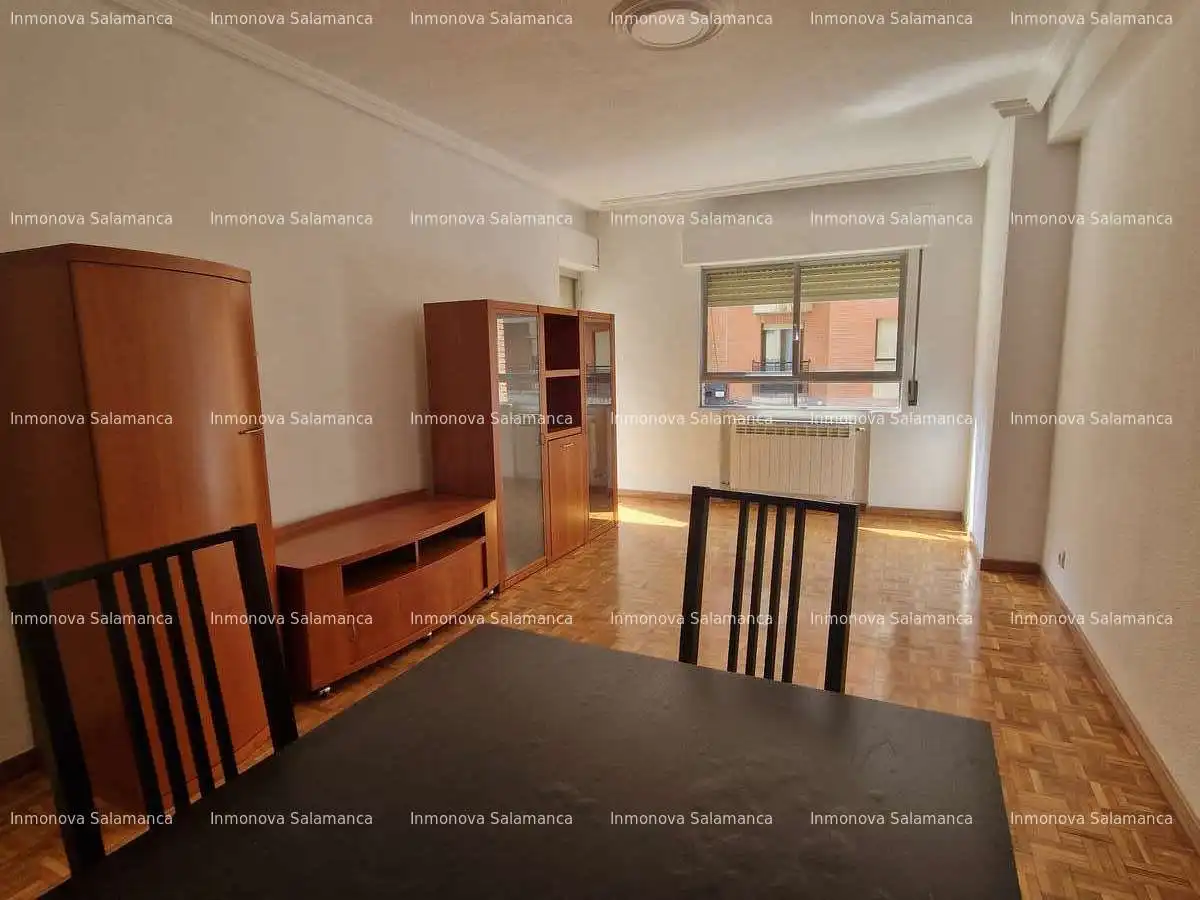 Wohnzimmer von Wohnung zur untervermieten in Salamanca mit Heizung, Terrasse und Möbliert