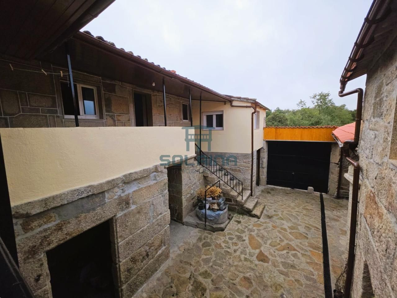 Vista exterior de Casa o xalet en venda en Maceda amb Moblat i Balcó