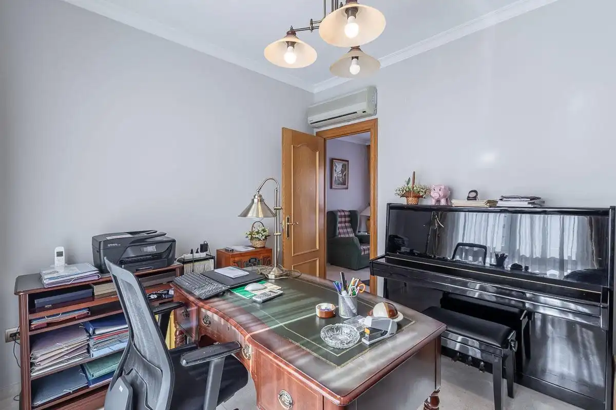 Habitación de Casa adosada en venta en Granada con Calefacción, Jardín privado y Terraza