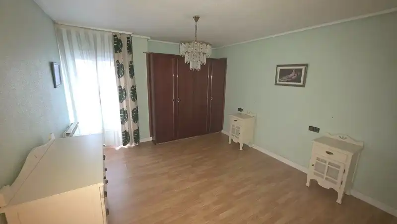Dormitori de Pis en venda en Elche / Elx amb Parquet, Moblat i Balcó