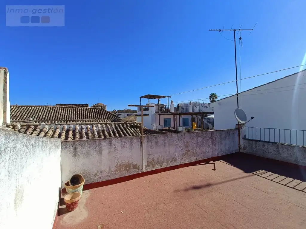 Vista exterior de Edifici en venda en Córdoba