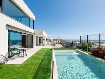 House with balcony for sale in Lluís Sert