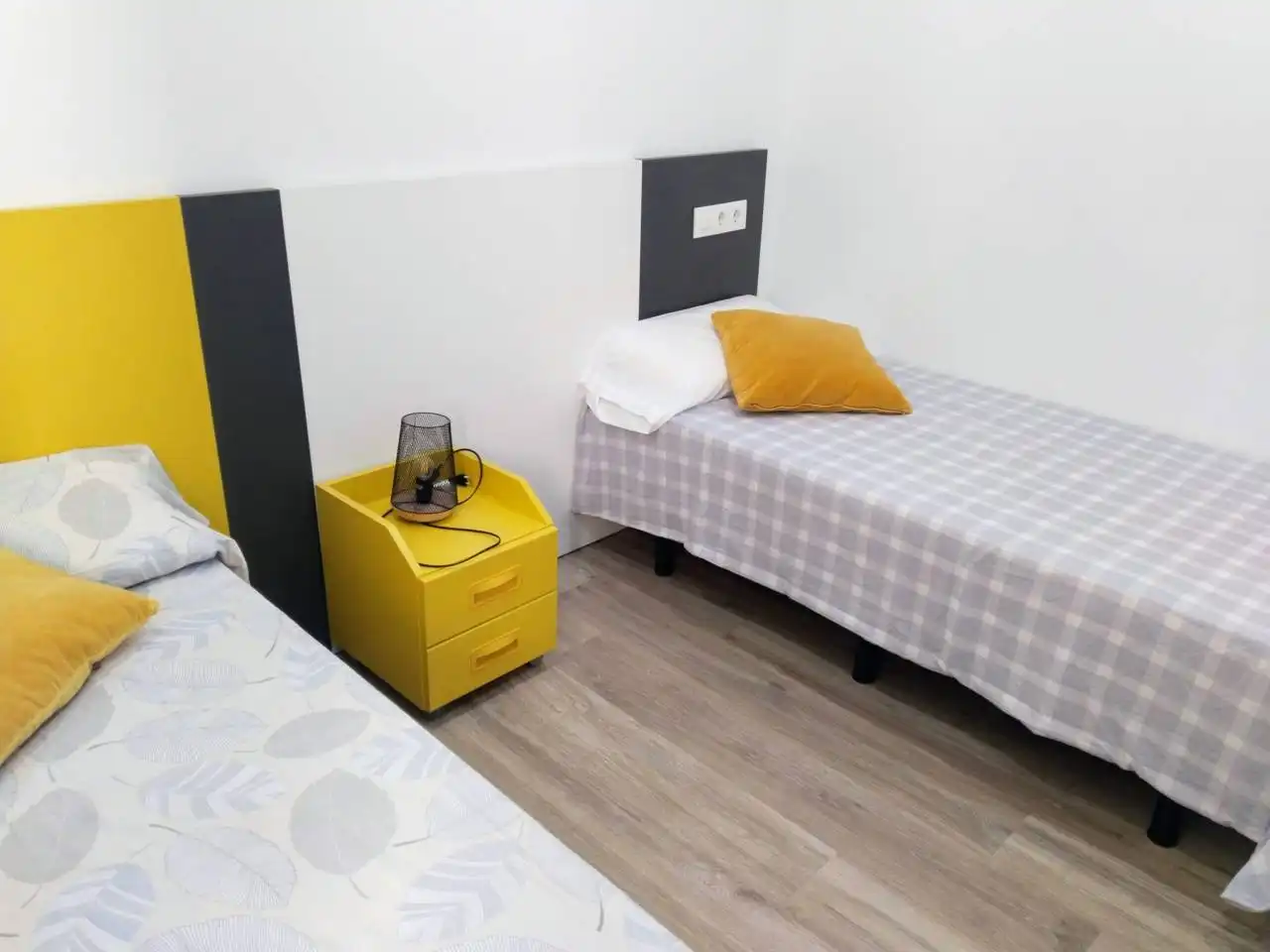 Bedroom of Flat for rent in Burgos  with Heating and Furnished
