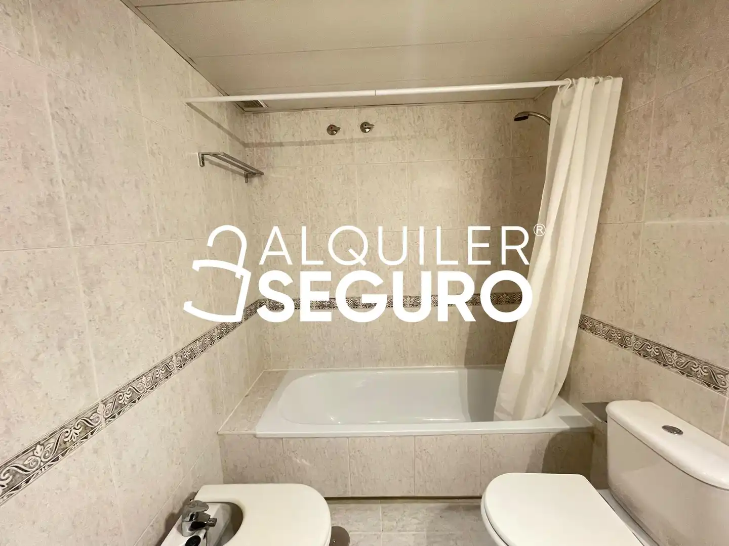 Bany de Àtic de lloguer en Madrid amb Calefacció, Terrassa i Piscina