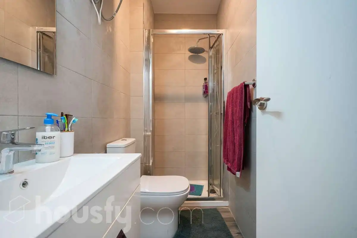 Bathroom of Flat for sale in Madrid  with Air Conditioner, Storage room and Furnished