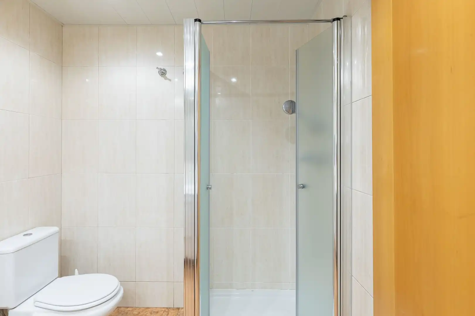 Baño de Piso en venta en Badalona con Aire acondicionado