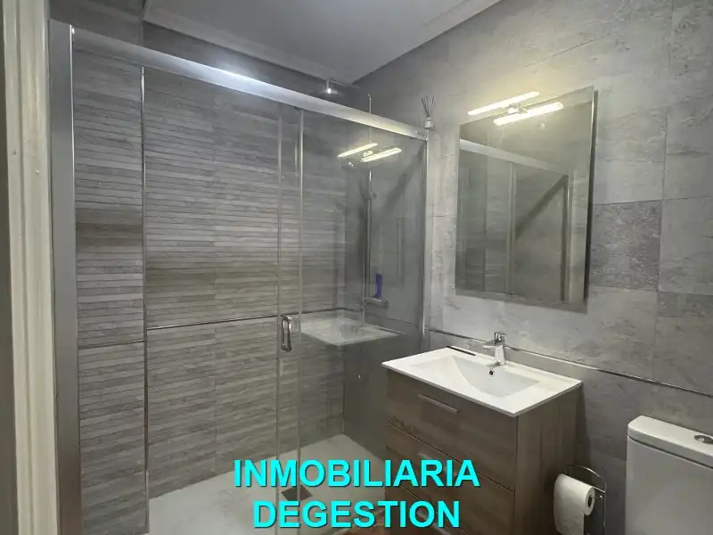 Bathroom of Flat for rent in Linares  with Air Conditioner and Balcony