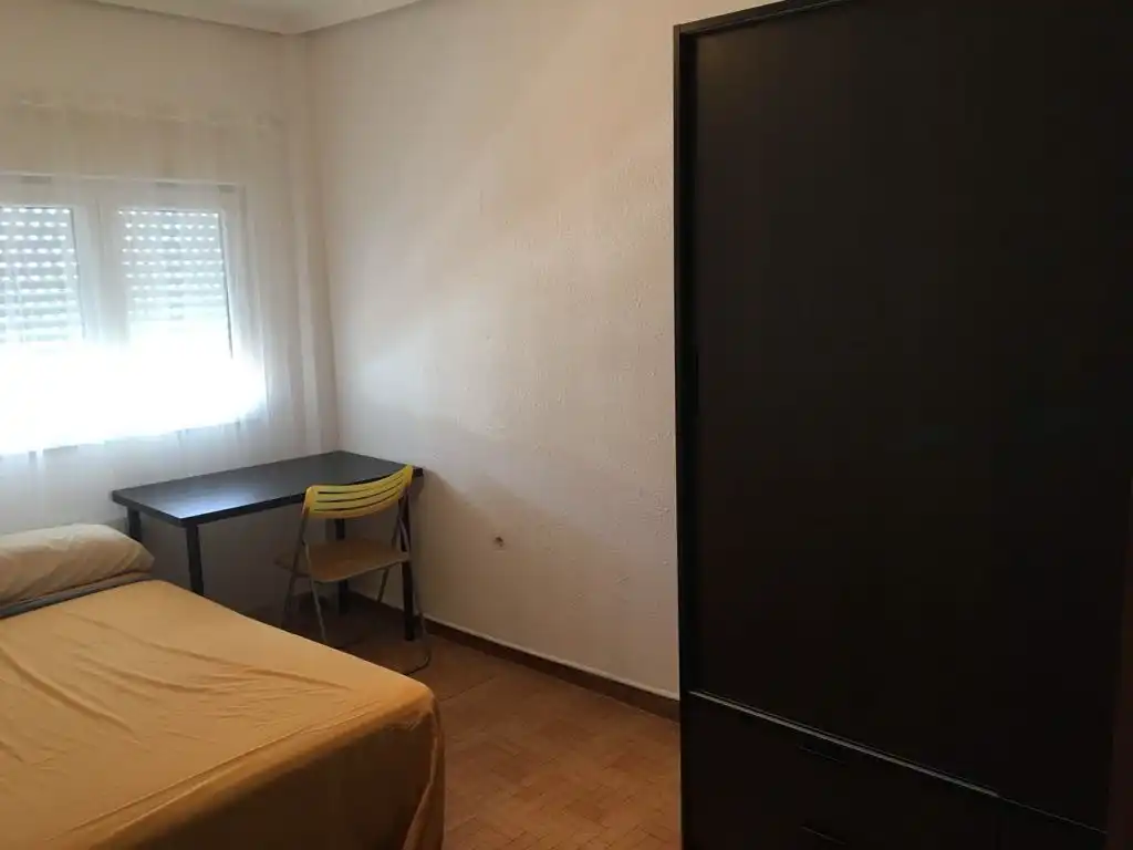 Habitación de Piso de alquiler en Zaragoza con Calefacción, Amueblado y Horno