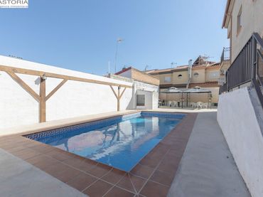 Reihenhaus mit Pool zum Verkauf in Calle del Purche