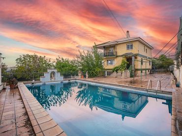 Villa con piscina in vendita a Calle de los Banquillos 10