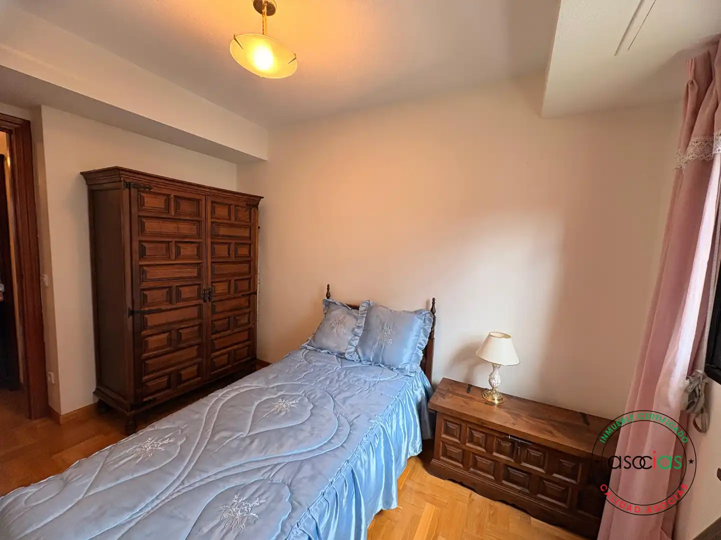 Habitación de Piso en venta en Gijón  con Calefacción, Parquet y Trastero