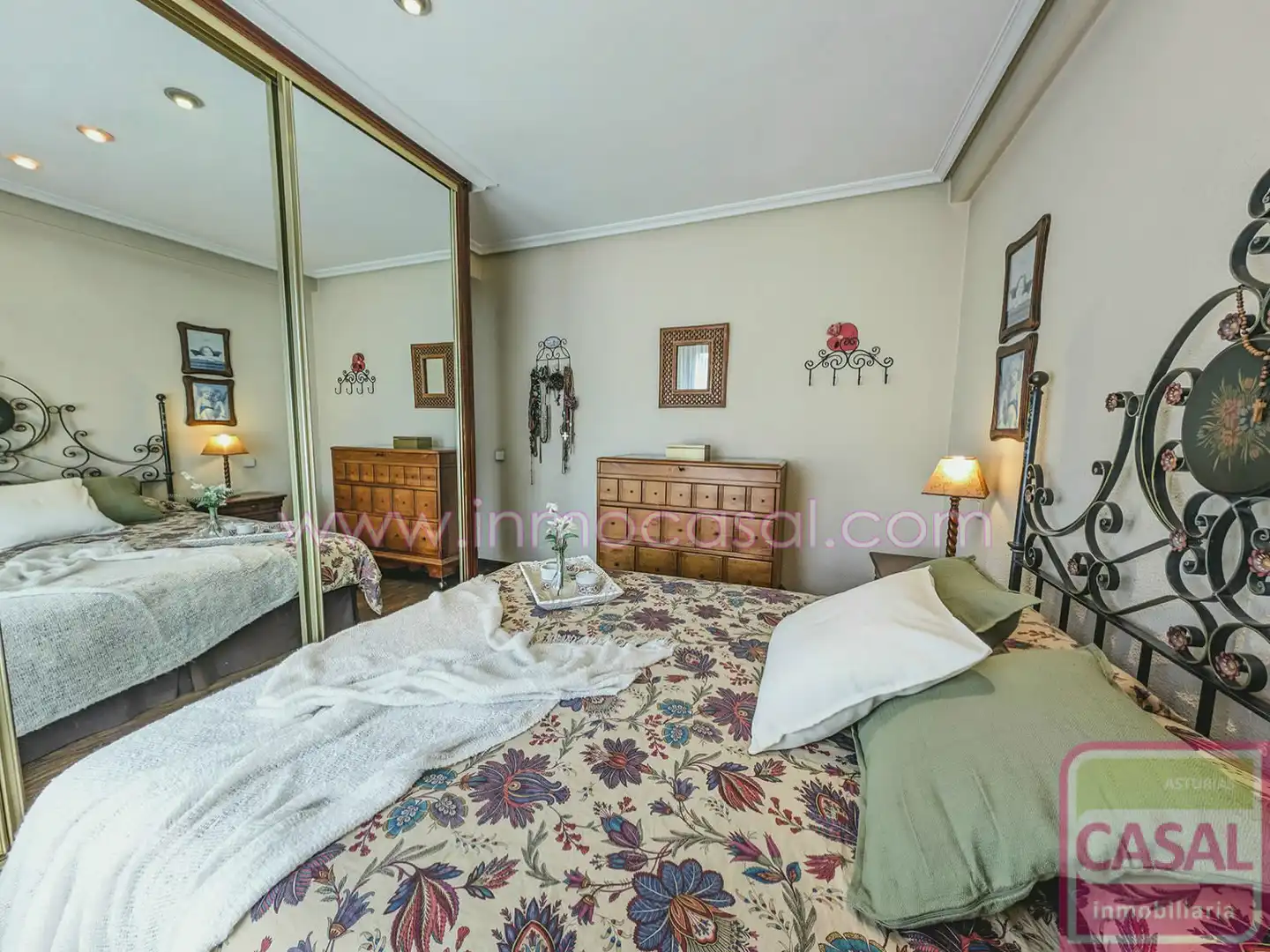 Schlafzimmer von Wohnung zum Verkauf in Oviedo  mit Heizung, Abstellraum und Möbliert
