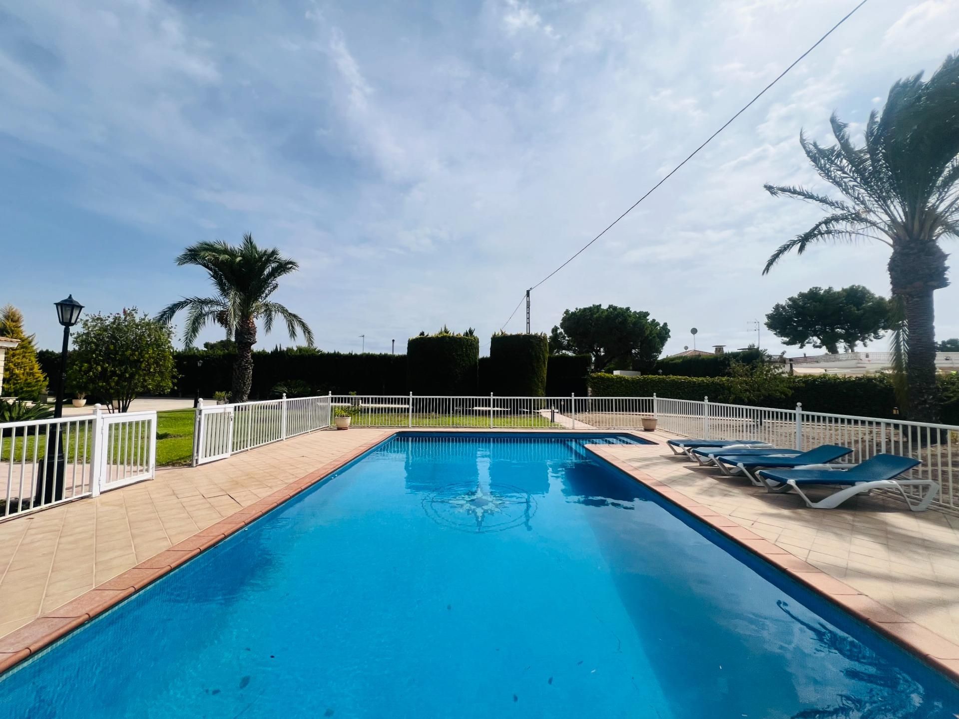 Swimming pool of House or chalet for sale in Elche / Elx  with Private garden, Terrace and Storage room
