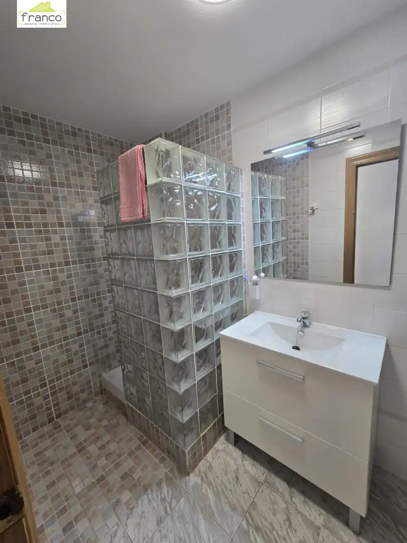 Baño de Ático de alquiler en La Manga del Mar Menor con Aire acondicionado, Terraza y Amueblado