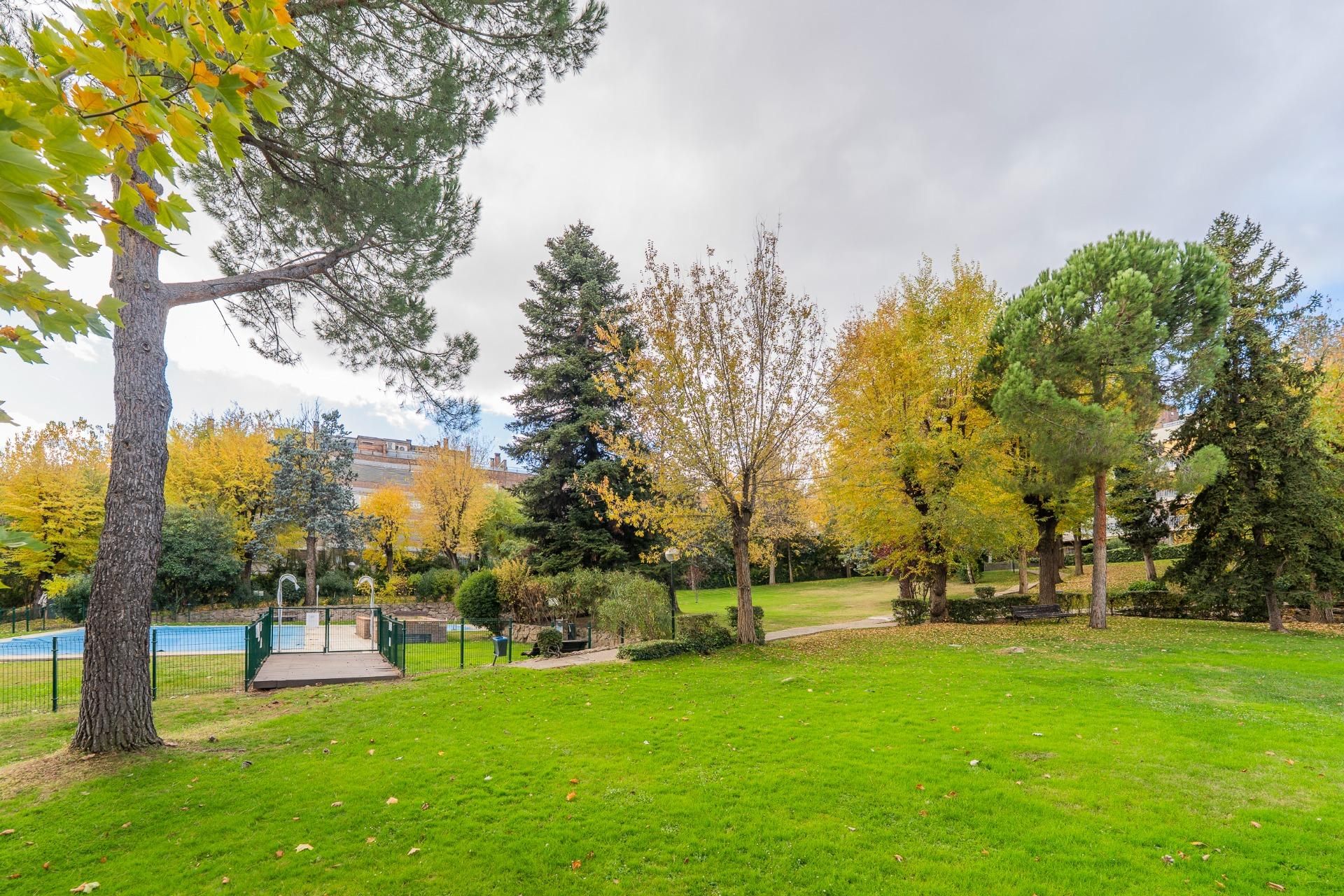 Exterior view of Flat to rent in La Moraleja  with Air Conditioner, Heating and Private garden