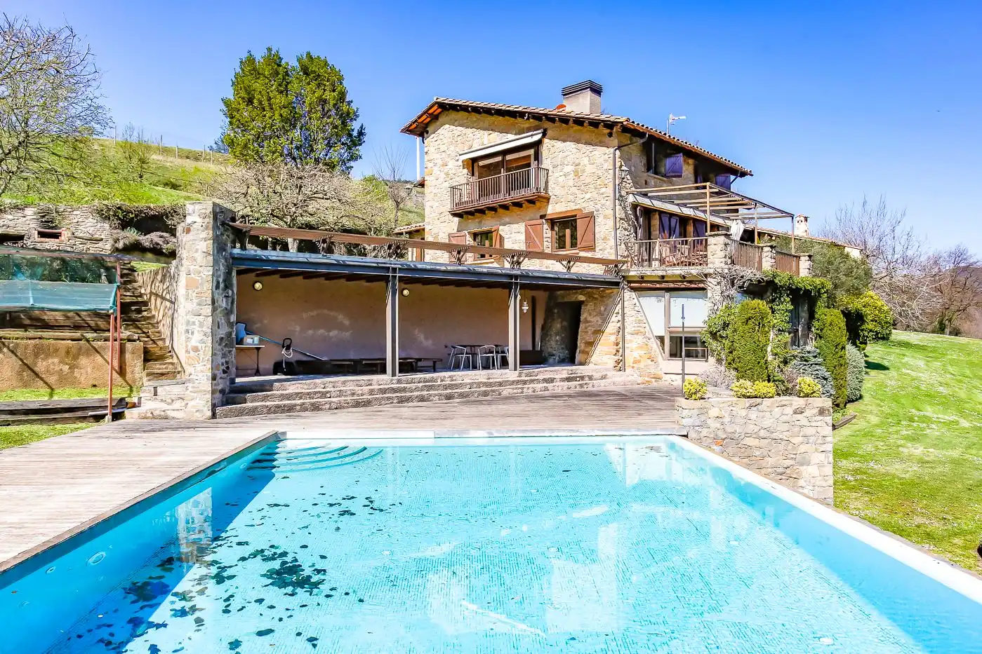 Vista exterior de Finca rústica en venta en Olot con Calefacción, Jardín privado y Terraza