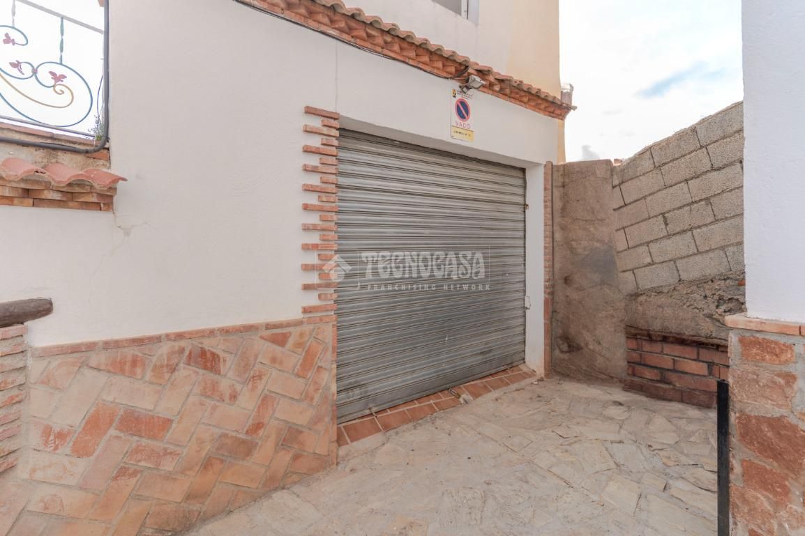 Casa adosada en venda en Vélez de Benaudalla amb Terrassa