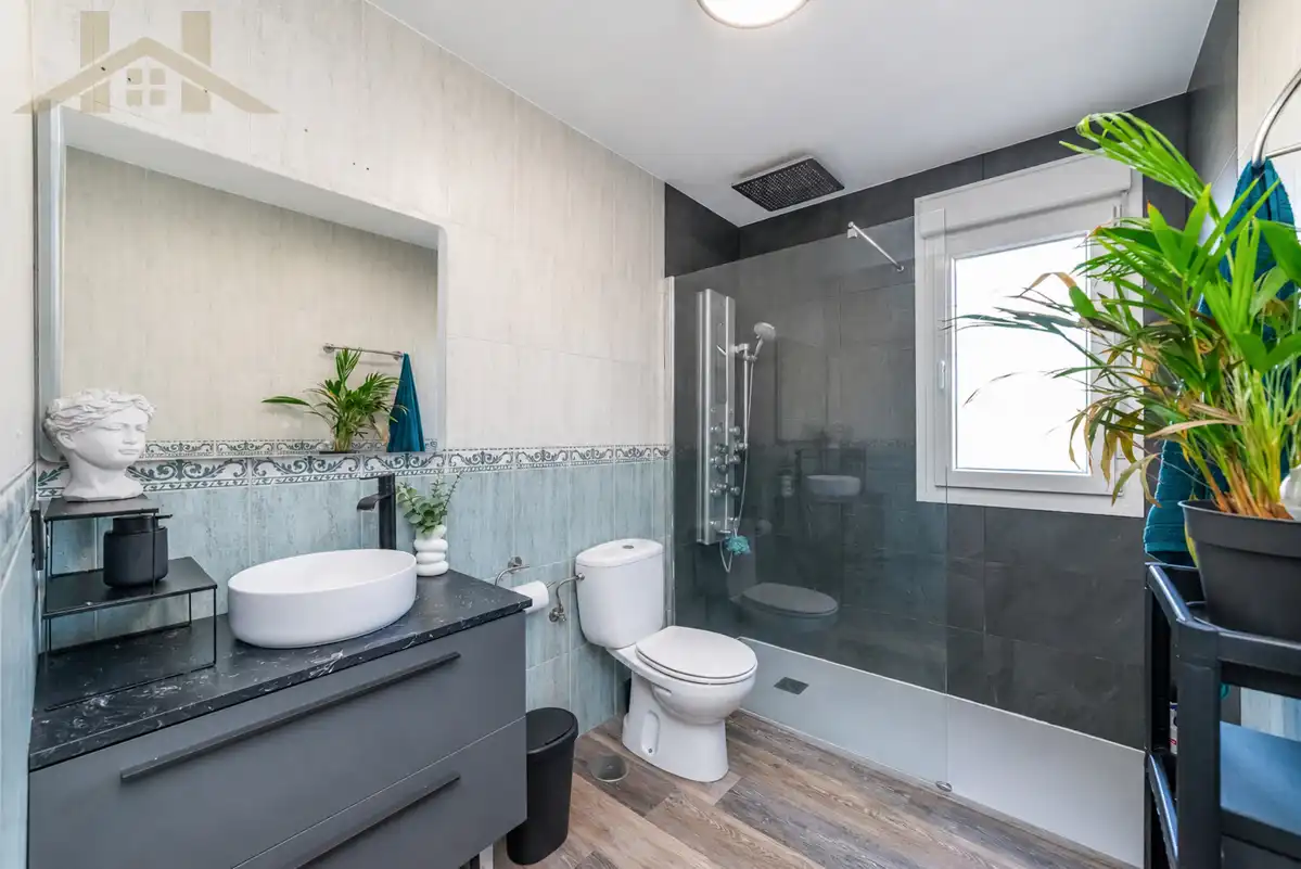Baño de Casa adosada en venta en Esquivias con Calefacción, Jardín privado y Trastero