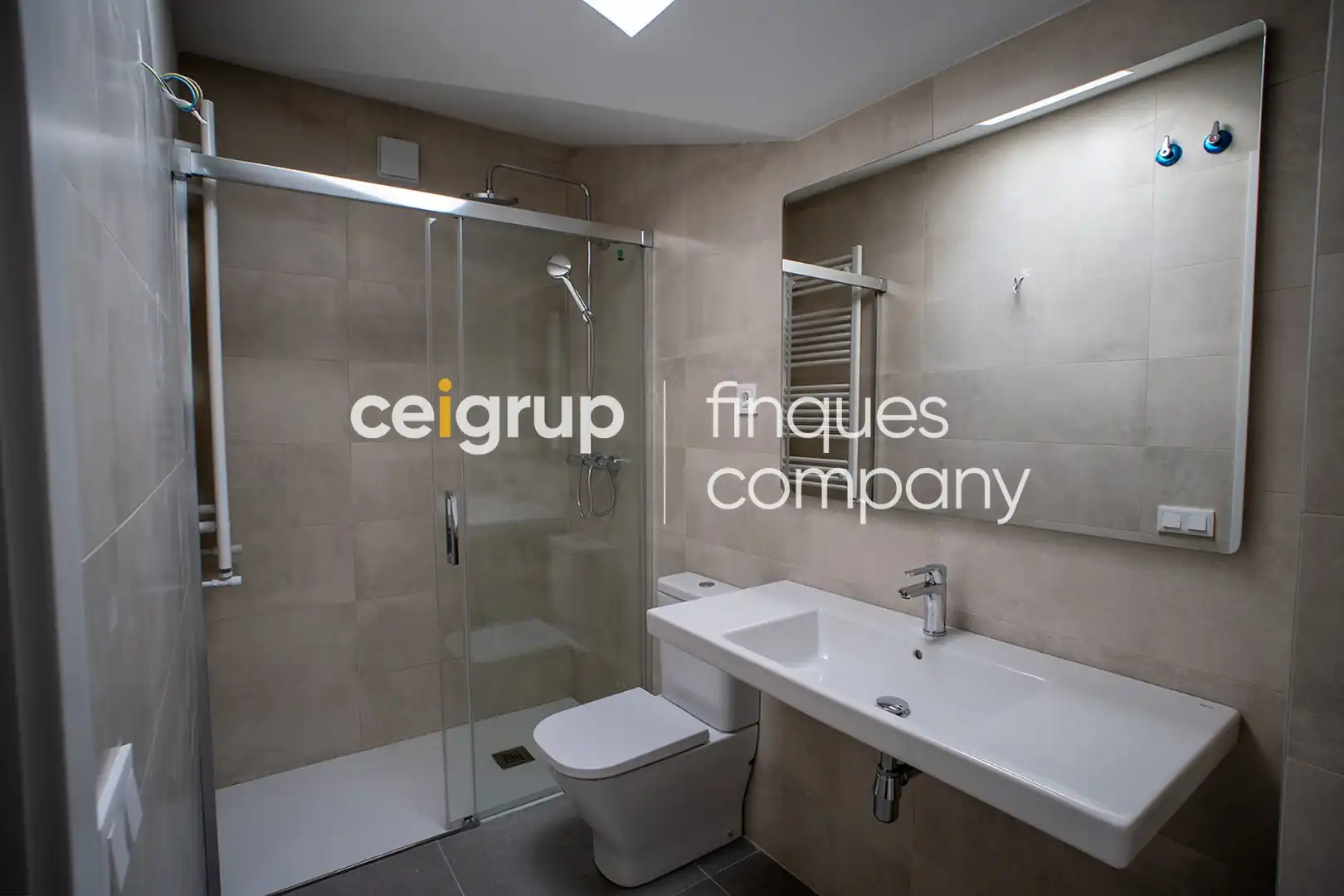 Baño de Dúplex en venta en Girona con Calefacción, Terraza y Piscina