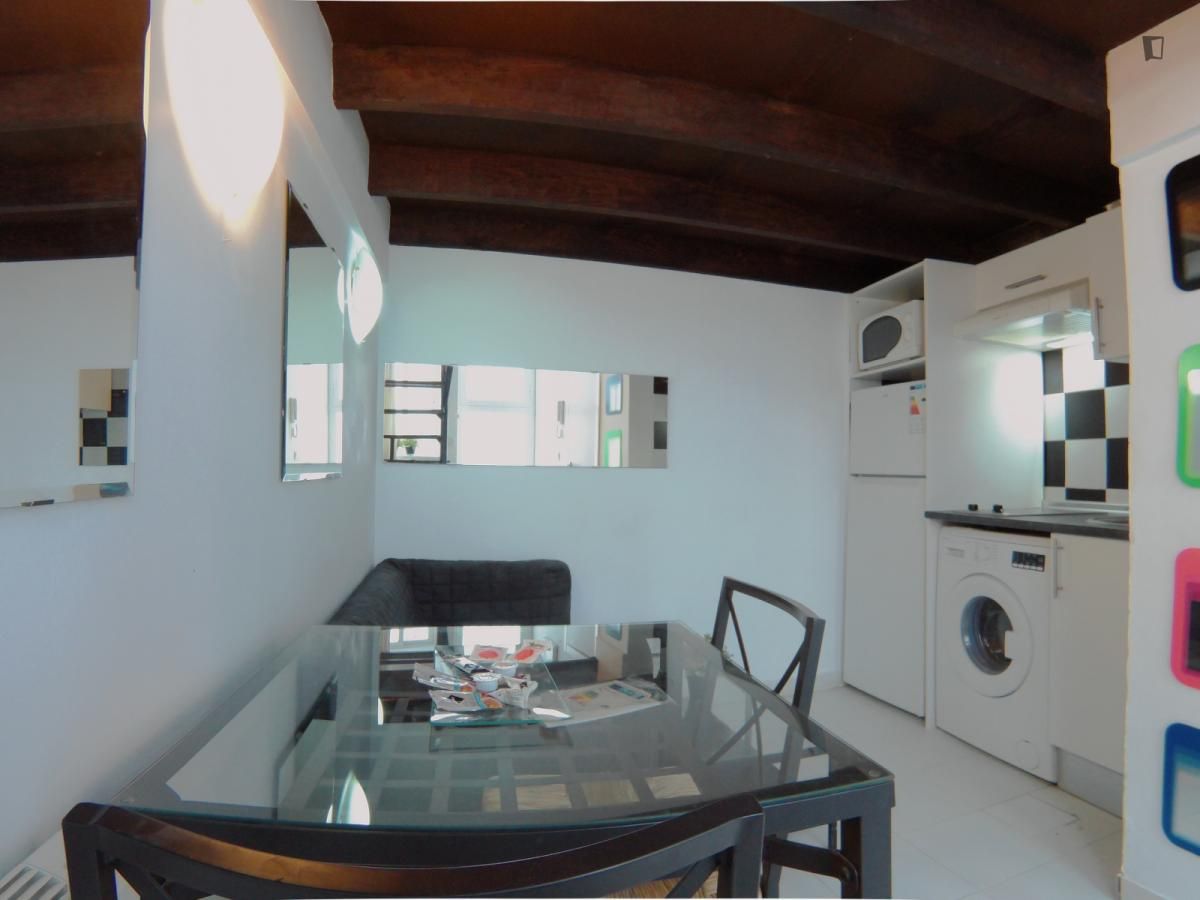Study to rent in Valdeacederas