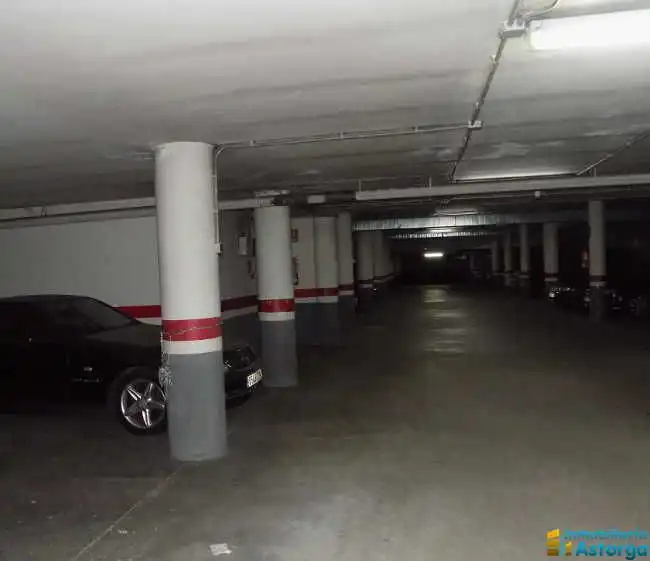 Parkplatz von Wohnung zur Miete in Astorga mit Heizung, Parkett und Terrasse