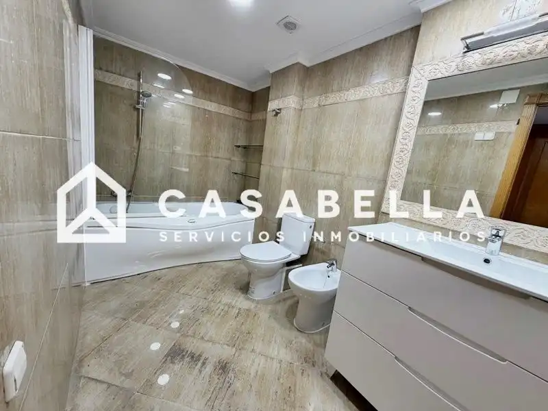 Baño de Piso de alquiler en Valencia con Aire acondicionado, Calefacción y Trastero