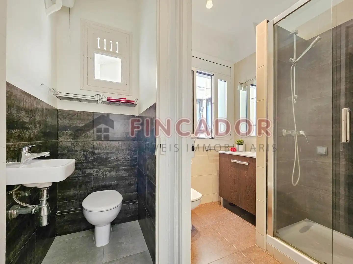 Bathroom of Flat for sale in Barcelona  with Air Conditioner, Heating and Parquet flooring