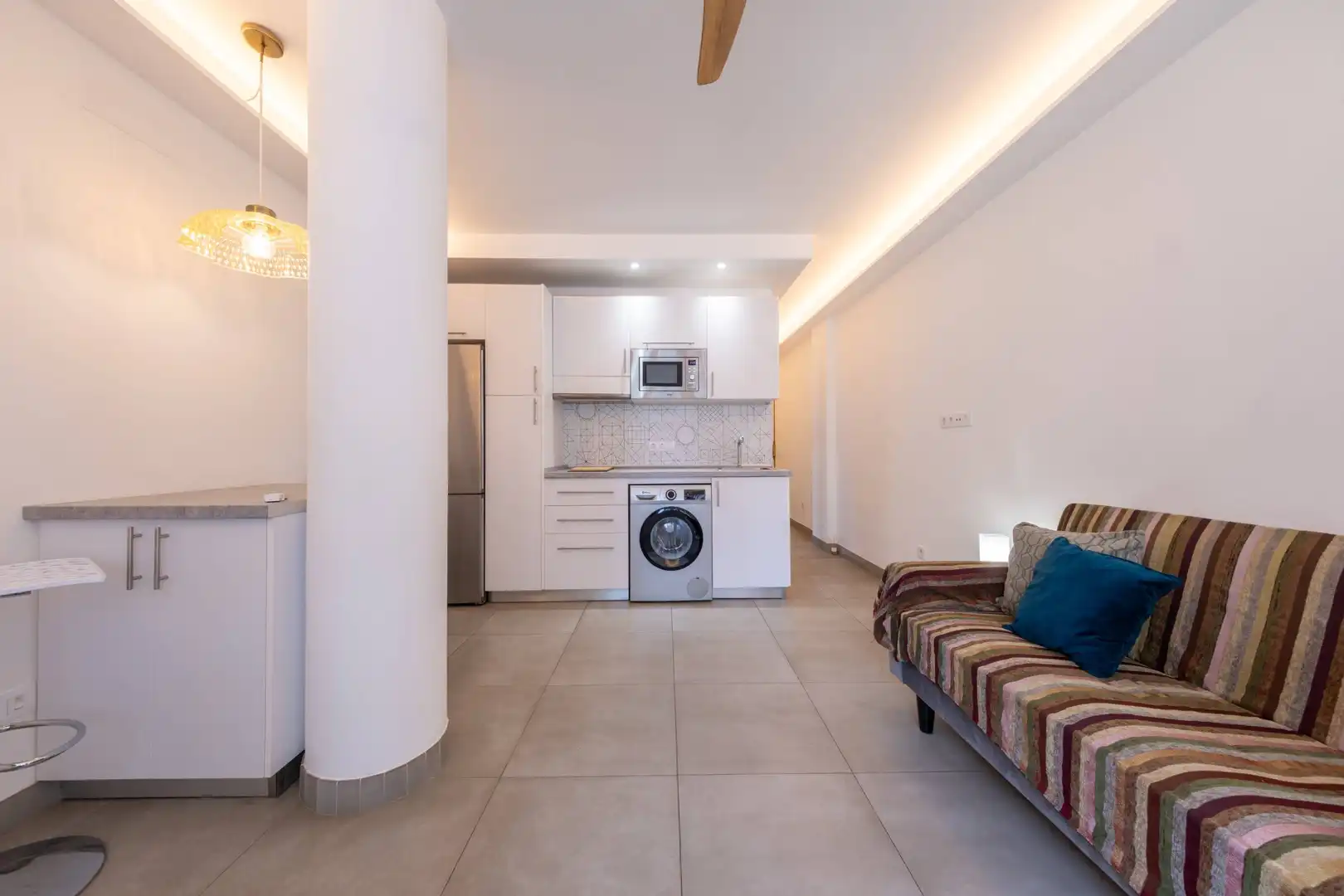 Cuina de Apartament de lloguer en Las Palmas de Gran Canaria amb Moblat