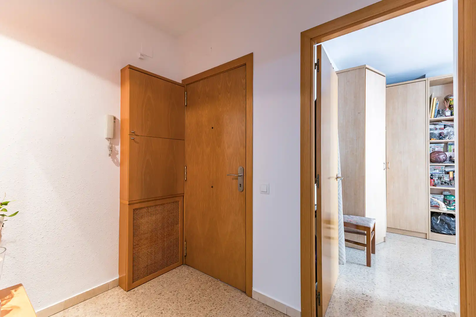 Wohnung zum Verkauf in Barcelona mit Klimaanlage, Heizung und Terrasse