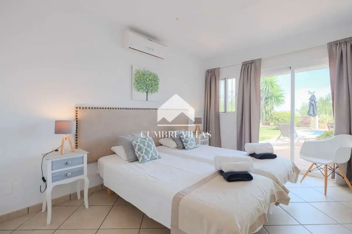Dormitori de Casa o xalet en venda en Salobreña amb Jardí privat, Terrassa i Piscina comunitària
