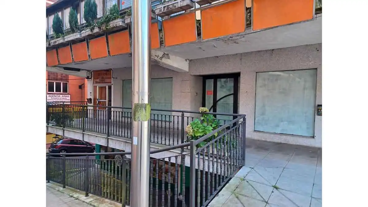 Vista exterior de Local en venta en Tineo