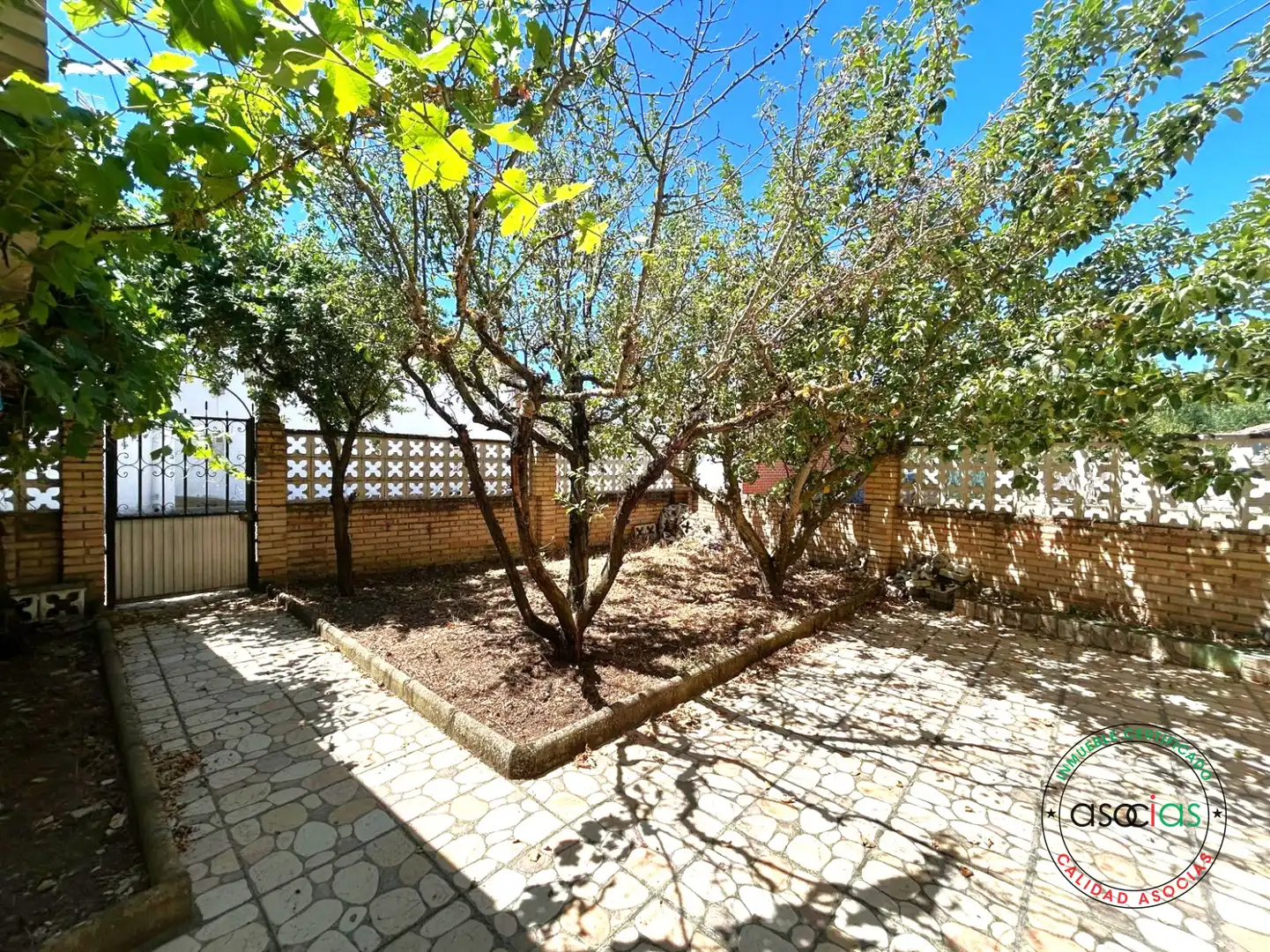 Jardí de Casa o xalet en venda en Villazanzo de Valderaduey amb Jardí privat, Terrassa i Moblat