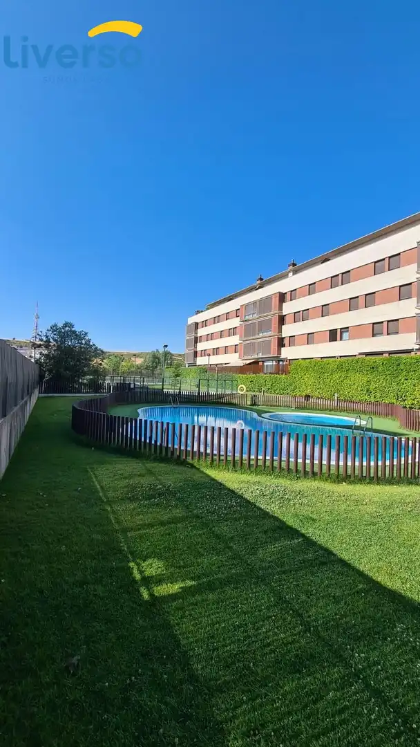 Piscina de Piso de alquiler en Burgos