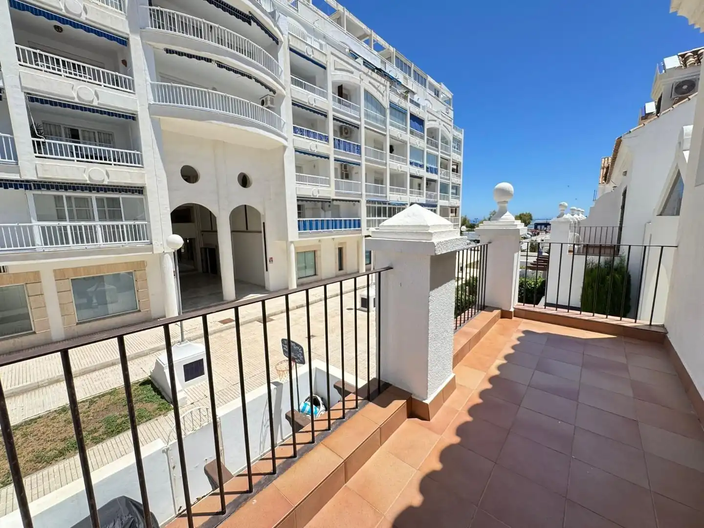 Außenansicht von Einfamilien-Reihenhaus zum Verkauf in Fuengirola mit Klimaanlage, Terrasse und Möbliert