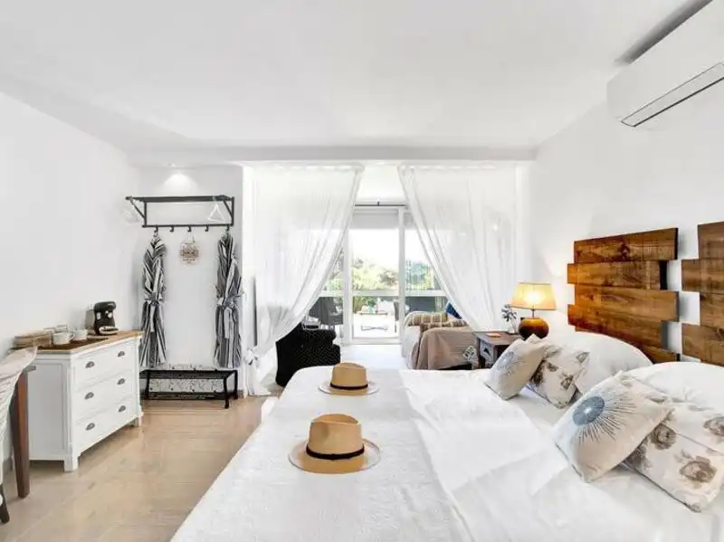 Dormitori de Casa o xalet de lloguer en Marbella amb Aire condicionat, Jardí privat i Terrassa