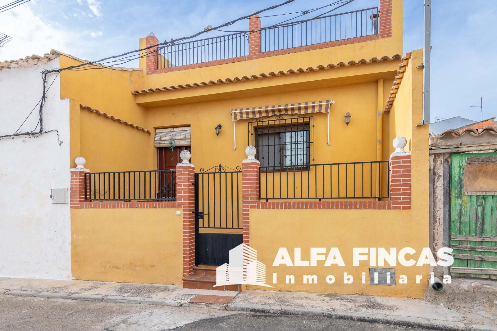 Exterior view of House or chalet for sale in Villar de la Encina  with Heating, Private garden and Terrace