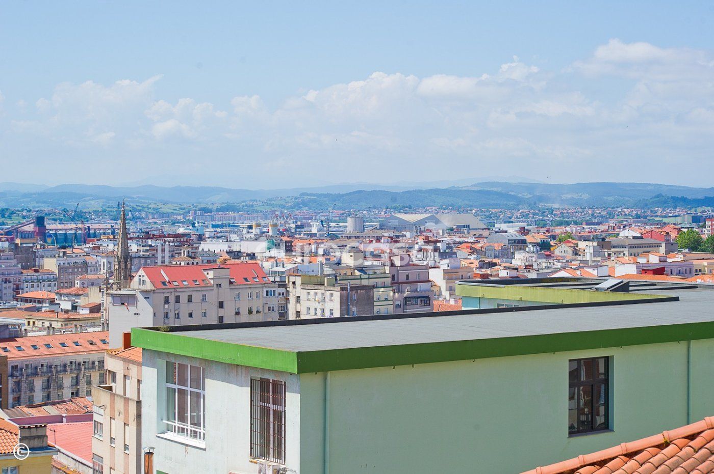 Vista exterior de Pis en venda en Santander amb Calefacció
