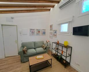 Sala d'estar de Apartament en venda en  Madrid Capital