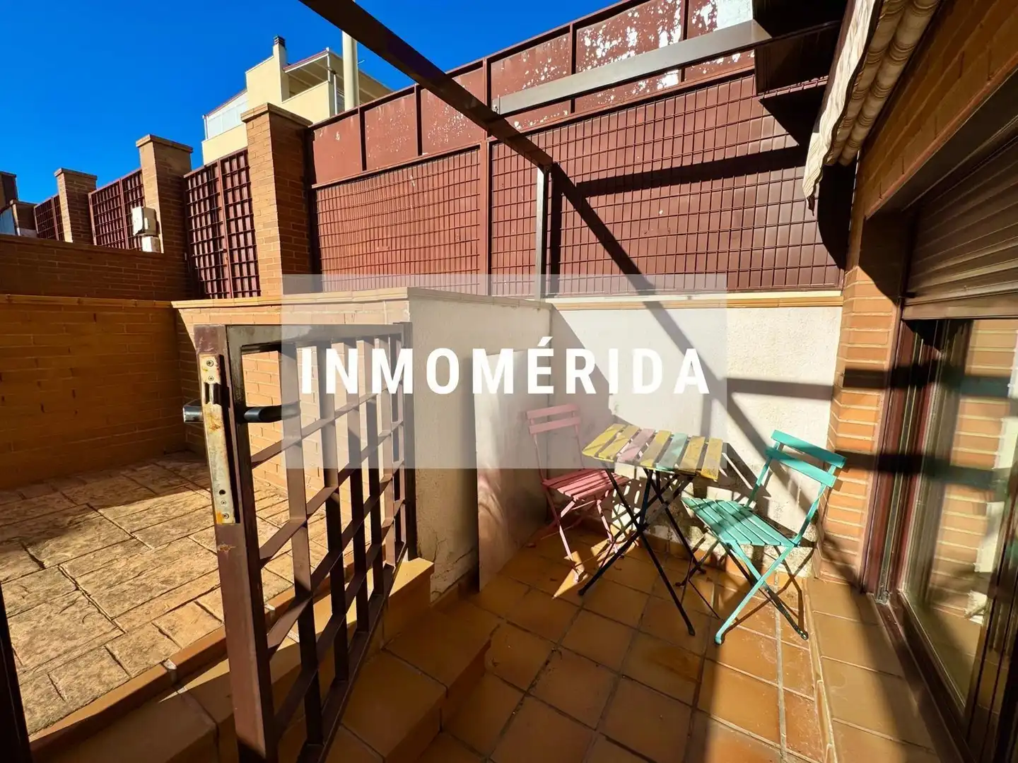 Vista exterior de Casa adosada en venta en Mérida con Aire acondicionado, Calefacción y Jardín privado