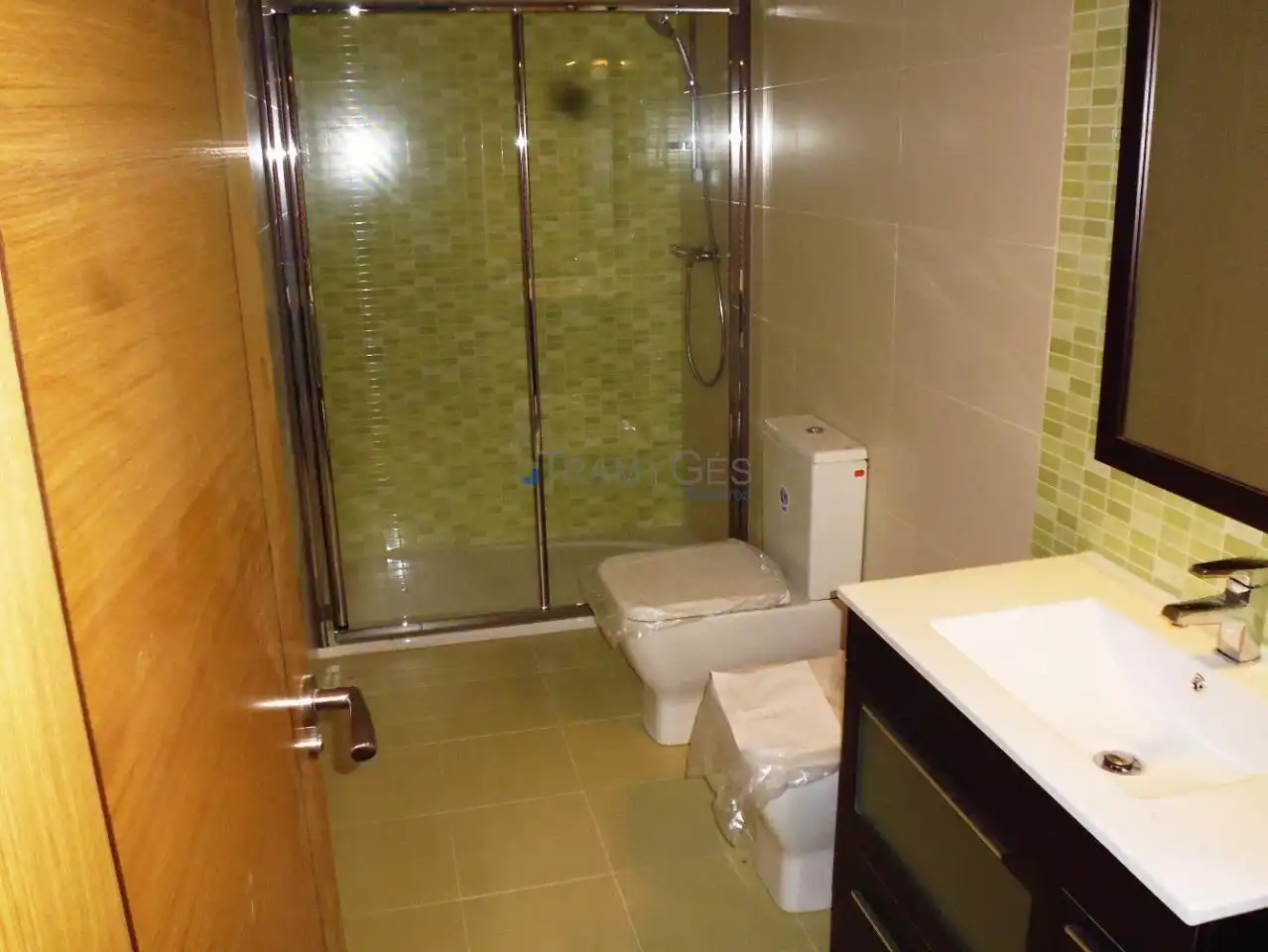 Badezimmer von Einfamilien-Reihenhaus zum Verkauf in Baiona mit Heizung, Privatgarten und Parkett