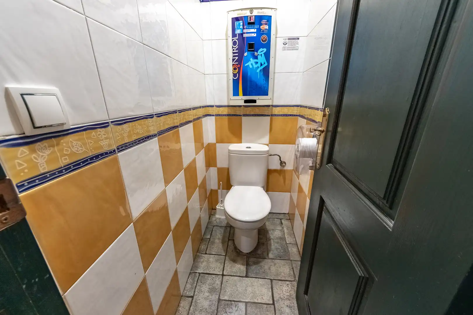Baño de Local en venta en Bilbao  con Aire acondicionado, Calefacción y Amueblado