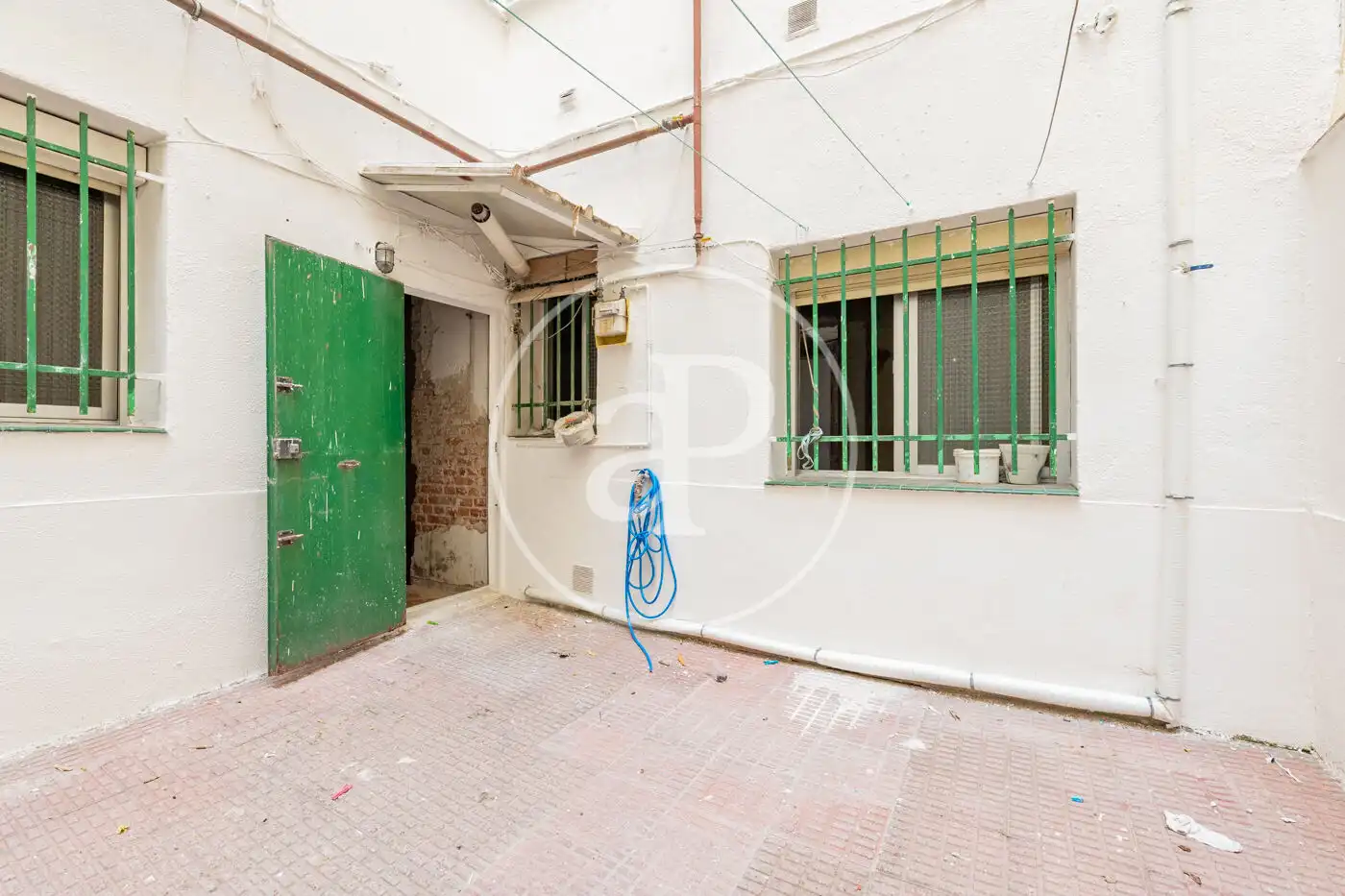 Vista exterior de Piso en venta en Madrid con Calefacción