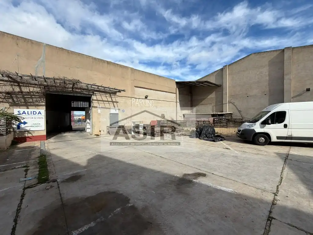 Außenansicht von Fabrikhallen zum Verkauf in Alzira