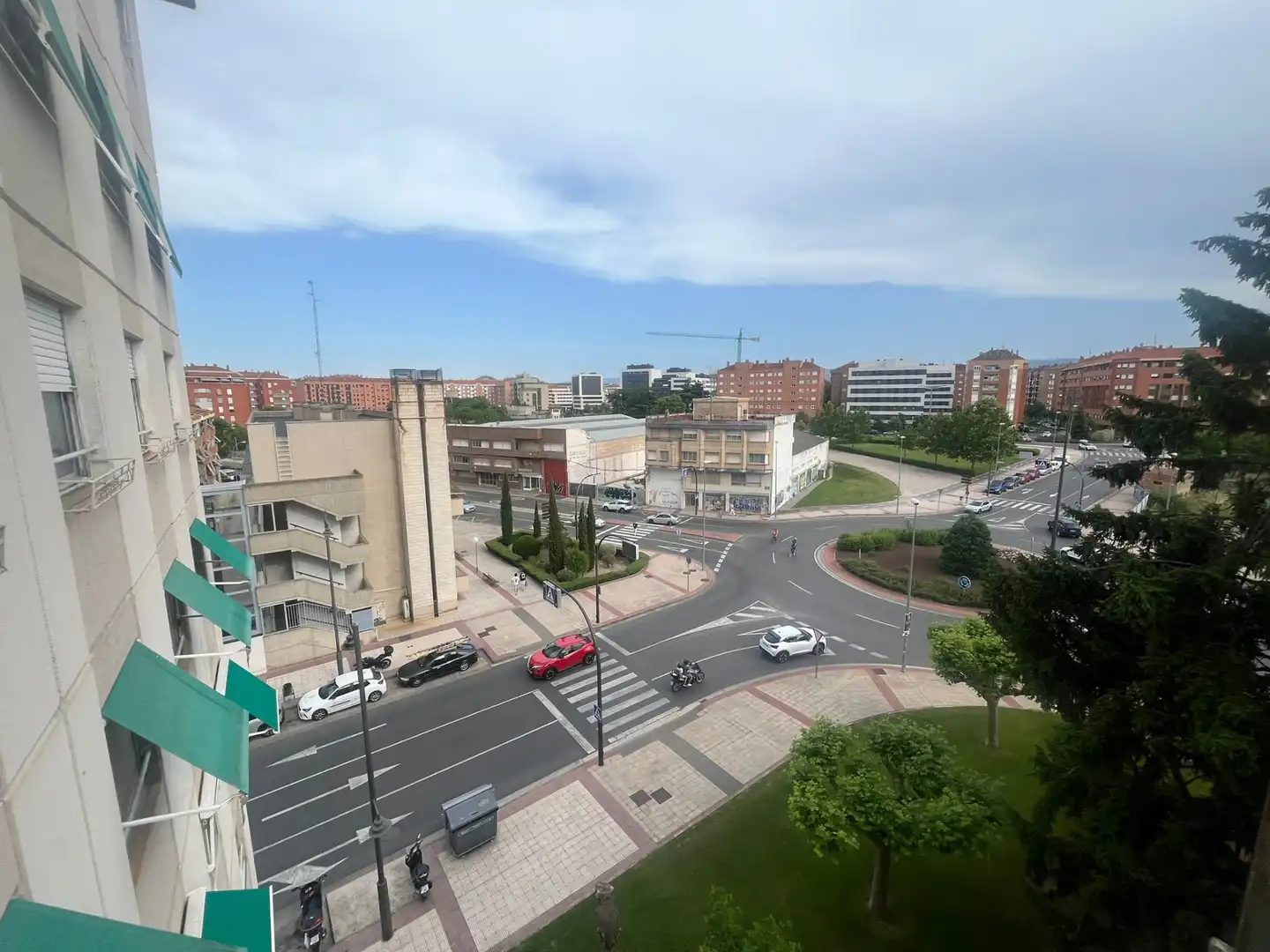Vista exterior de Pis en venda en  Logroño amb Calefacció i Moblat