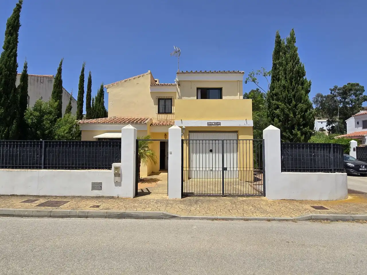 Vista exterior de Casa o xalet en venda en Viñuela amb Aire condicionat, Terrassa i Piscina