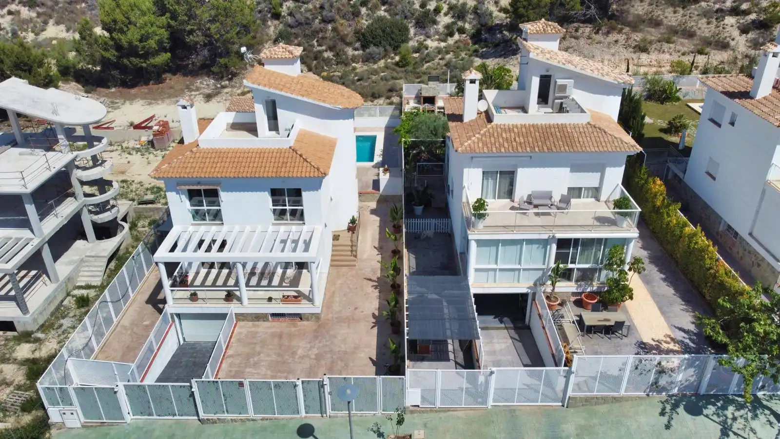 Detached house with pool for sale in Balcón de Finestrat - Terra Marina