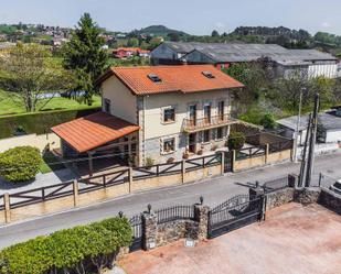Vista exterior de Casa o xalet en venda en Reocín amb Calefacció, Terrassa i Balcó