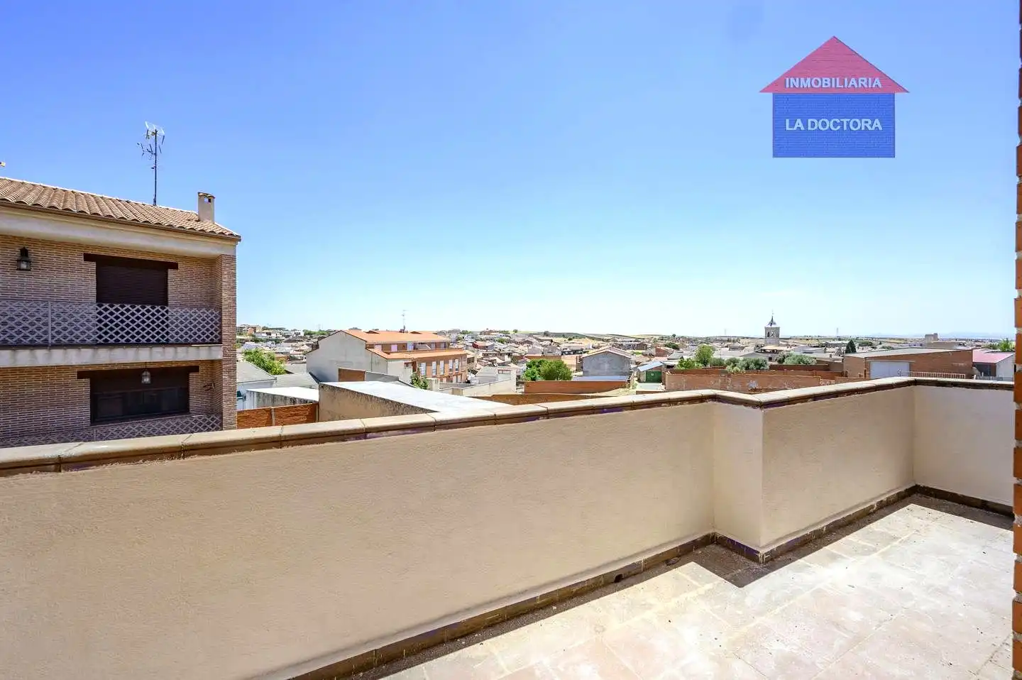 Terrassa de Casa adosada en venda en Camarena amb Calefacció, Jardí privat i Terrassa