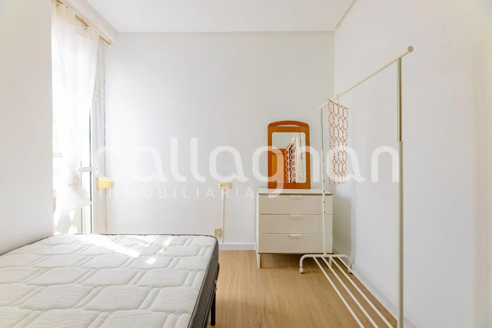 Schlafzimmer von Wohnung zur Miete in Valencia mit Klimaanlage, Abstellraum und Möbliert